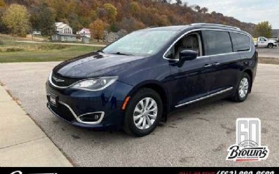 Photo of a 2018 Chrysler Pacifica Touring L for sale