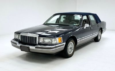 Photo of a 1990 Lincoln Town Car Signature Series Seda 1990 Lincoln Town Car Signature Series Sedan for sale