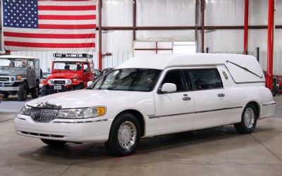 Photo of a 2001 Lincoln Town Car Hearse for sale