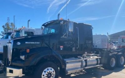 Photo of a 2015 Western Star 4900 Sleeper Semi Tractor for sale
