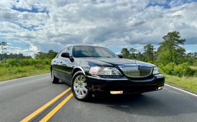 Photo of a 2007 Lincoln Town Car Designer for sale