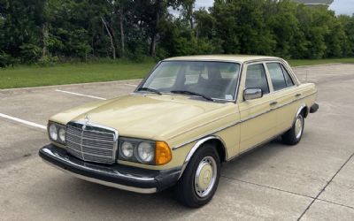 Photo of a 1977 Mercedes-Benz 300-Class 300D Sedan for sale