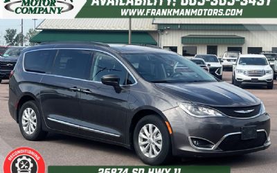 Photo of a 2017 Chrysler Pacifica Touring L for sale