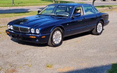 Photo of a 2000 Jaguar Xj-Series XJ8 4DR Sedan for sale