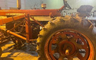 Photo of a 1958 International 560 With Hydraulic Bucket for sale