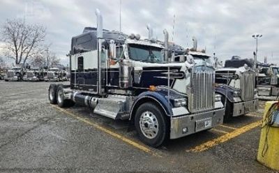 2017 Kenworth W900L 