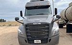 2019 Cascadia Sleeper Semi Truck Thumbnail 6