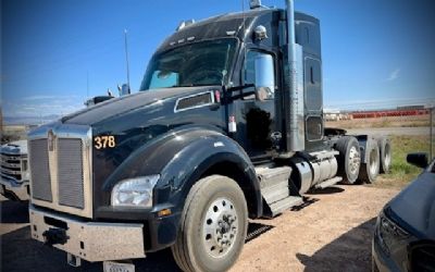 2022 Kenworth T880 Sleeper Semi Truck 