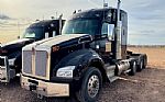 2023 T880 Sleeper Semi Truck Thumbnail 2