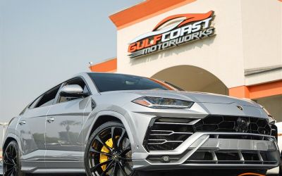 Photo of a 2020 Lamborghini Urus SUV for sale